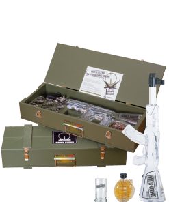Red Army – Kit AK-47 – 1 bt Vodka Fucile cl.75 + 1 bt Granata con Liquore alle erbe + n.6 bicchierini vetro, Vodka – cl 100 x 1 bottiglia vetro cassetta legno