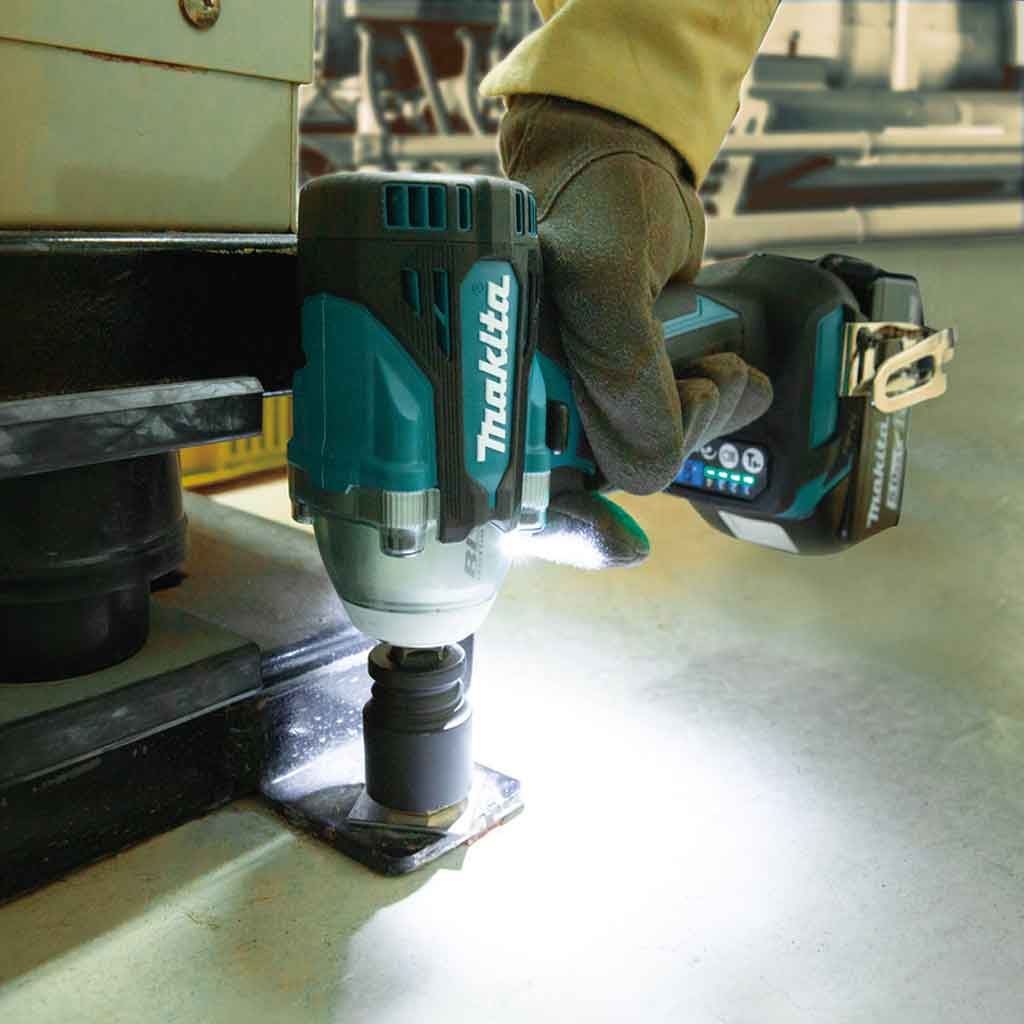 Makita DTW300RTJX Avvitatore ad impulsi 1/2″ Brushless 18V 330 Nm – con batteria e Kit Bussole - immagine 7